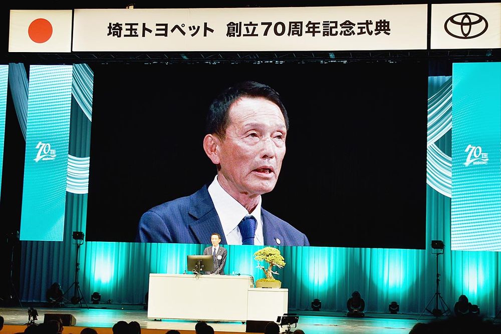 式典であいさつした坂井社長