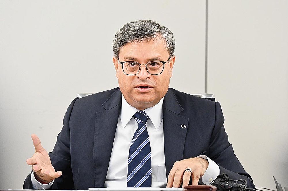 アーリャ理事は産業競争力の強化に言及する
