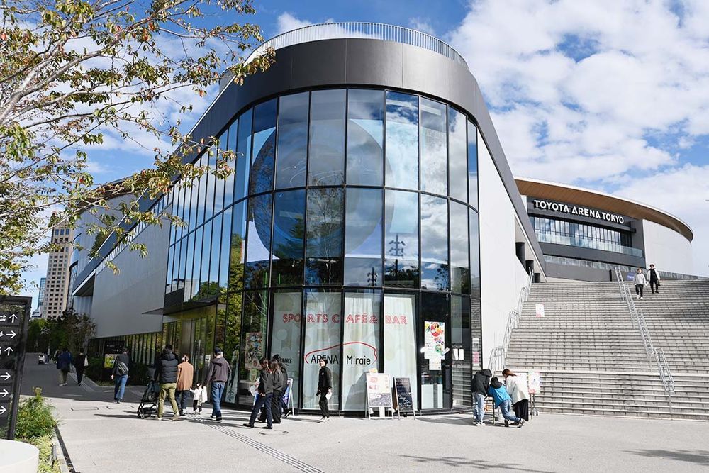 トヨタアリーナ東京の入口付近に立地するアリーナミライエ