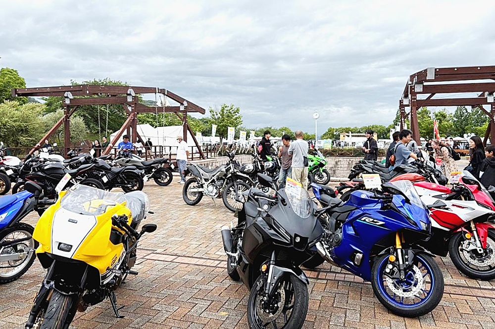 オートバイ販売店も出展し、新車・中古車合わせて５０台展示した