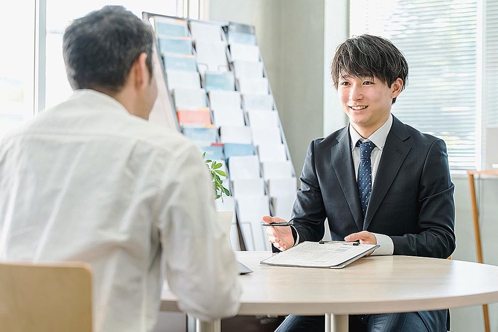 今後は、保険販売の現場の手間が増えることになる
