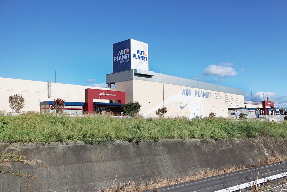 国道１５３号沿いに立地するオートプラネット名古屋