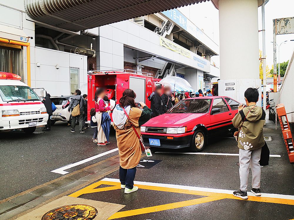 カローラレビンやスカイラインニスモなど新旧の人気車を展示