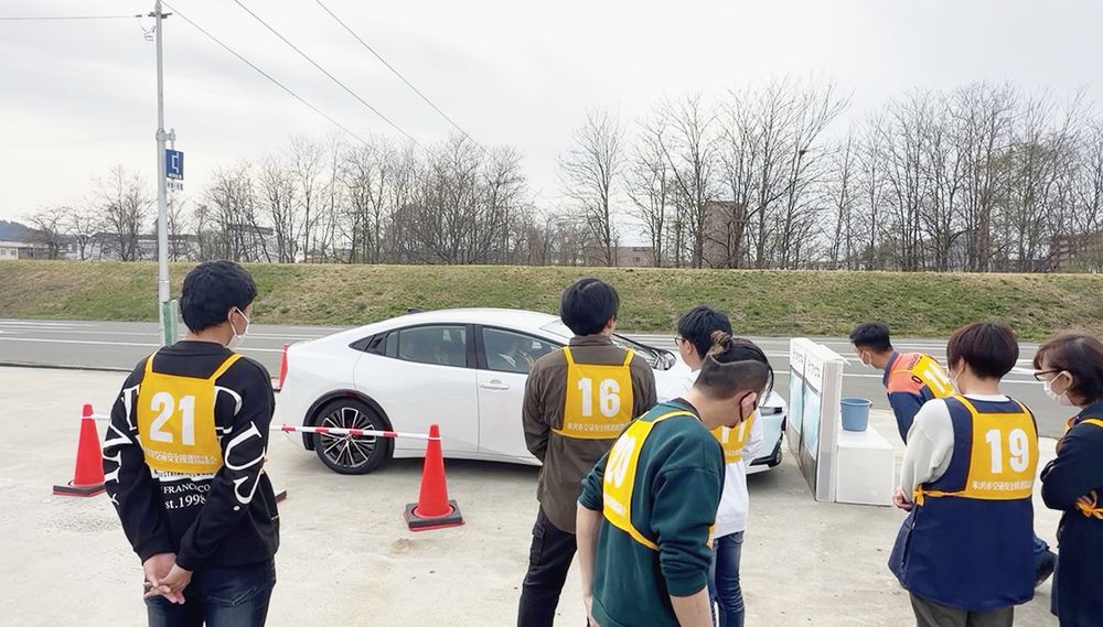 サポカーに同乗して先進安全技術を体験