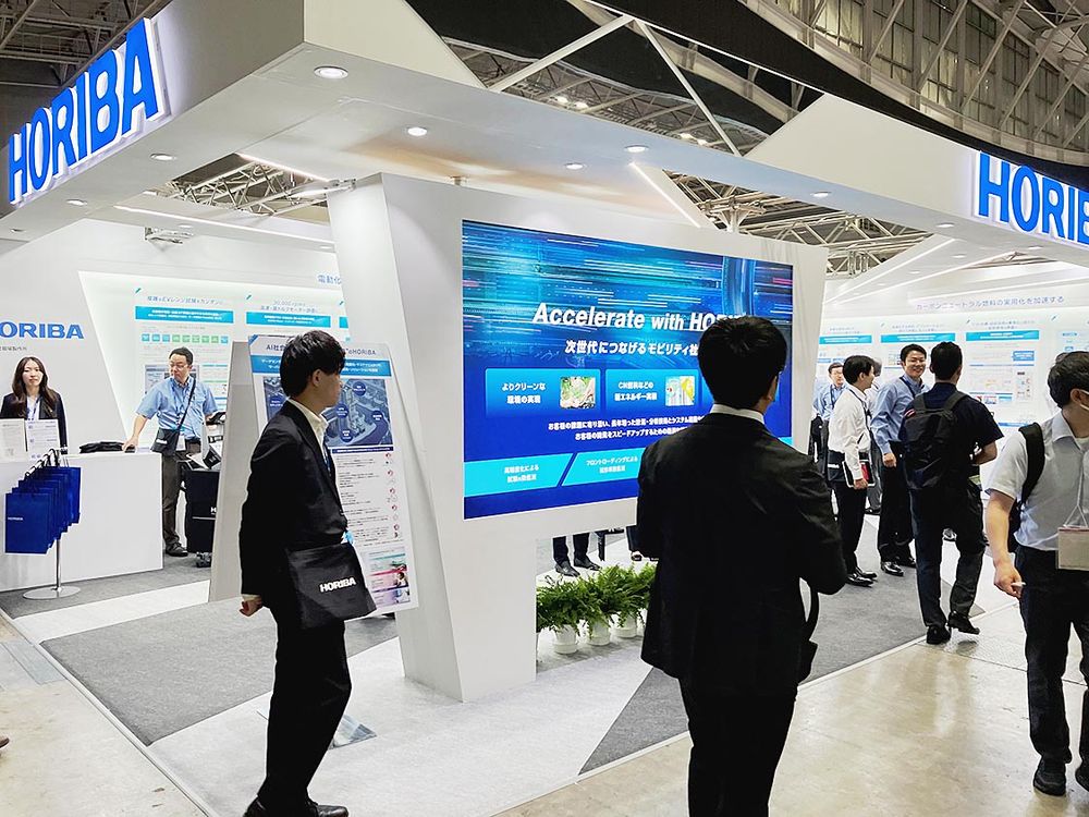 「人とくるまのテクノロジー展２０２６横浜」の堀場製作所ブース）
