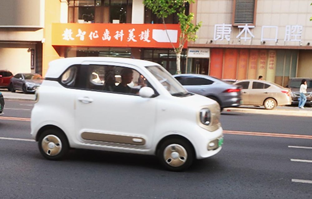 写真５　重慶長安汽車製小型ＥＶ「ルミン」は最高時速１００㌔㍍、航続距離２００㌔㍍