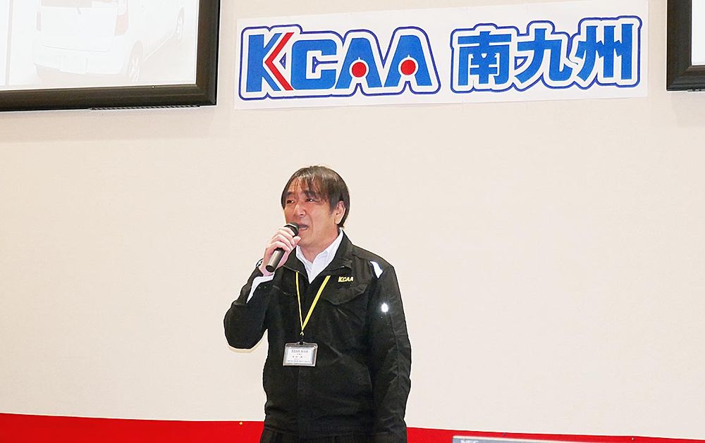 あいさつする牟田会場長