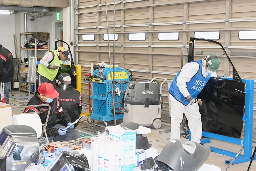 ドアのへこみなどを修正
