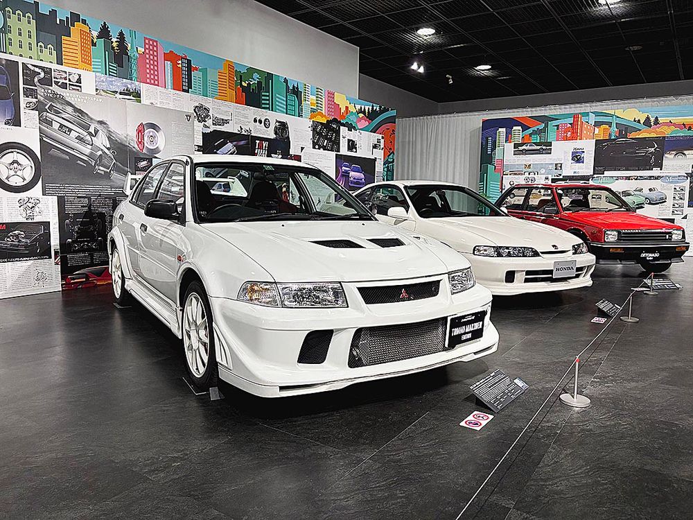 左から三菱「ランサーエボリューション」、ホンダ「インテグラ　タイプＲ」