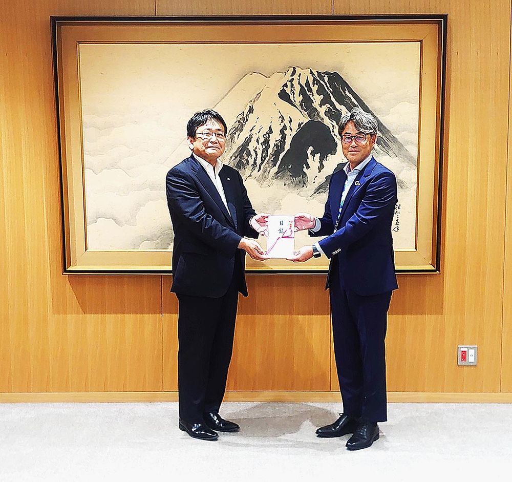 TAA関東会場の阿部会場長（右）と神谷俊一千葉市長