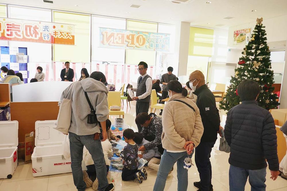 入店してすぐに目を引くキッズスペース（プレオープン時の様子）