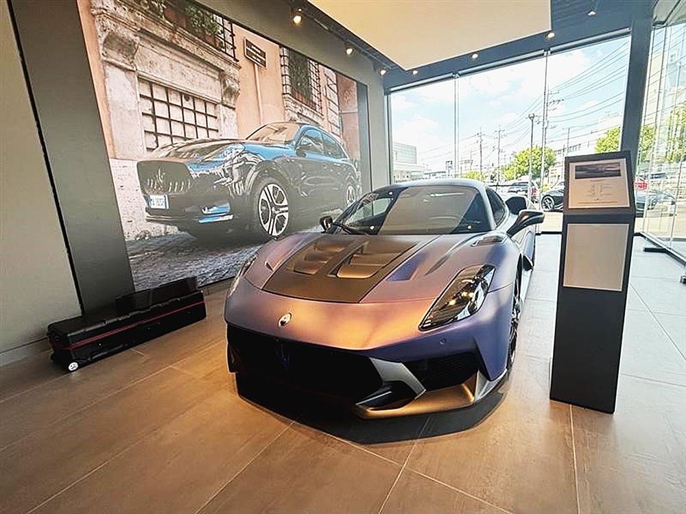 年内に日本に導入する「GT2ストラダーレ」