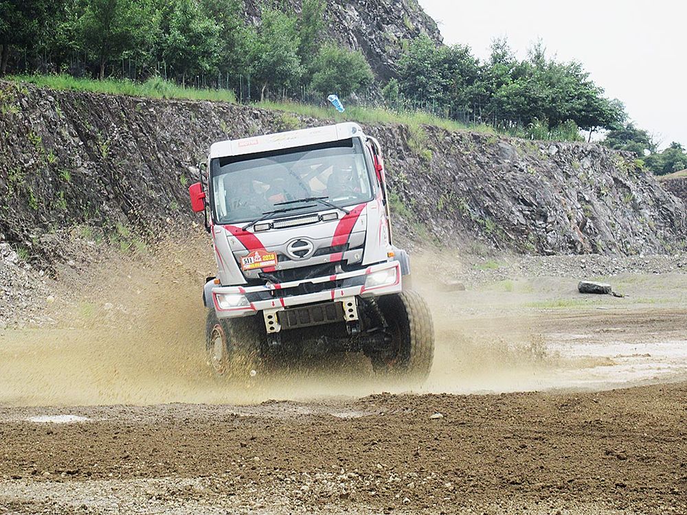 ダカールラリー参戦車の同乗試乗会の模様
