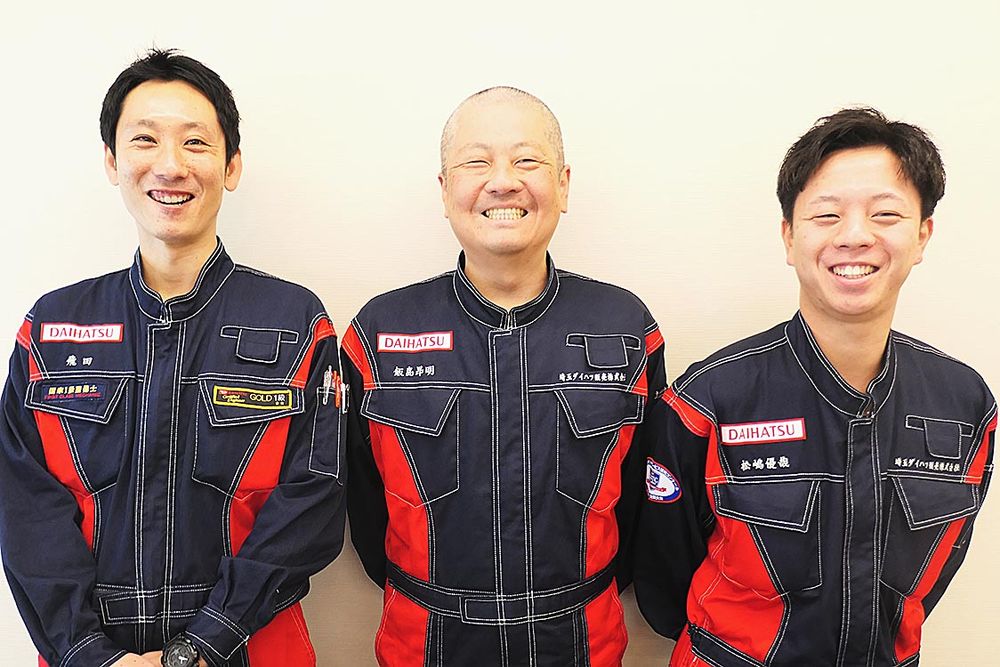 左から飛田さん、Ａ選手の飯島さん、Ｂ選手の松嶋さん
