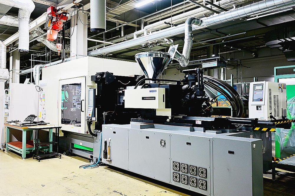 大型なｅアクスル構成部品にも対応する射出成型機