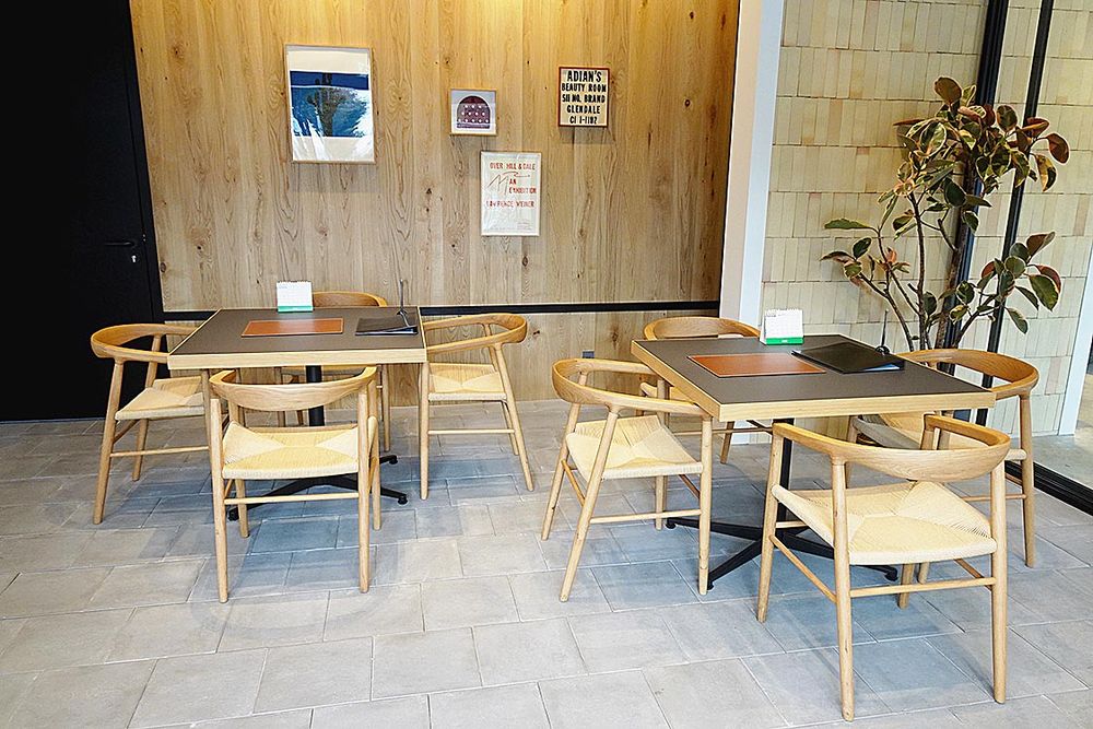 明るい雰囲気の店内
