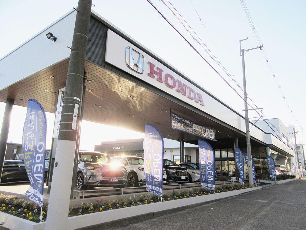 展示場にはスタッフが力を合わせて花壇を作った