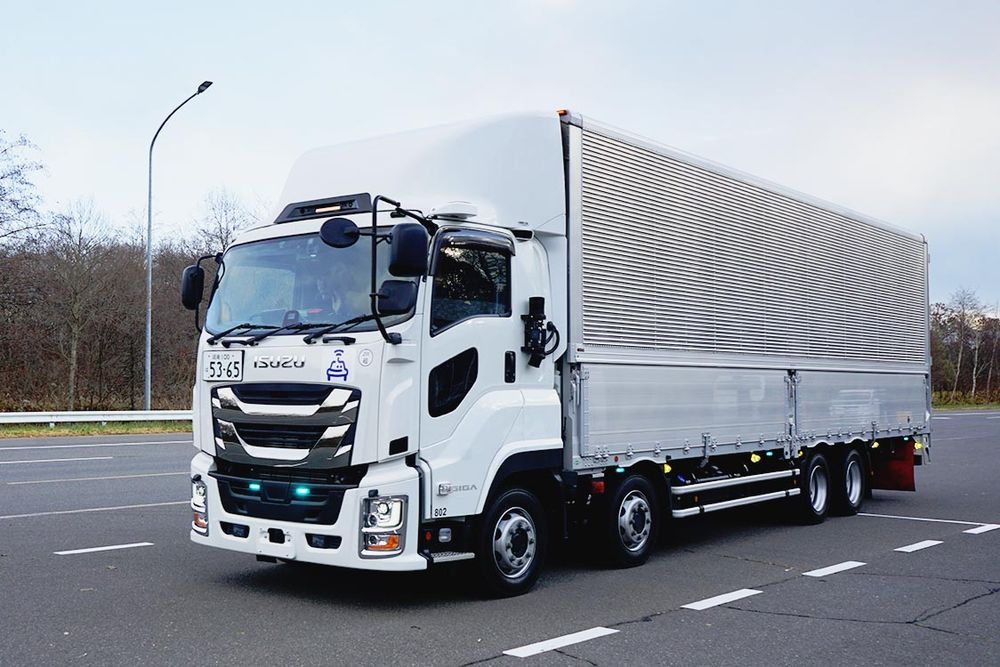 販売とサービスで基盤を固め、次世代技術に投資していく(いすゞの自動運転試験車)
