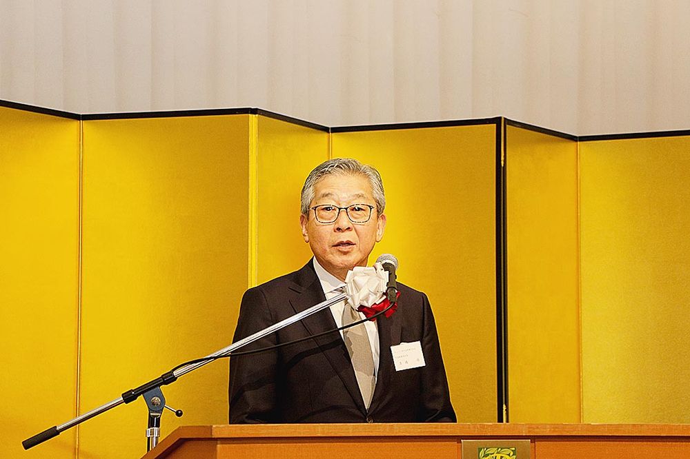 あいさつする髙橋会長・支部長