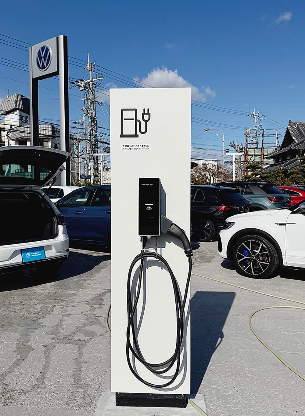 お客さま用駐車場に設置した普通充電器