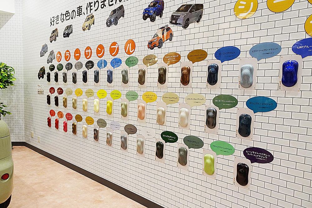 カラーサンプルを豊富に取りそろえる
