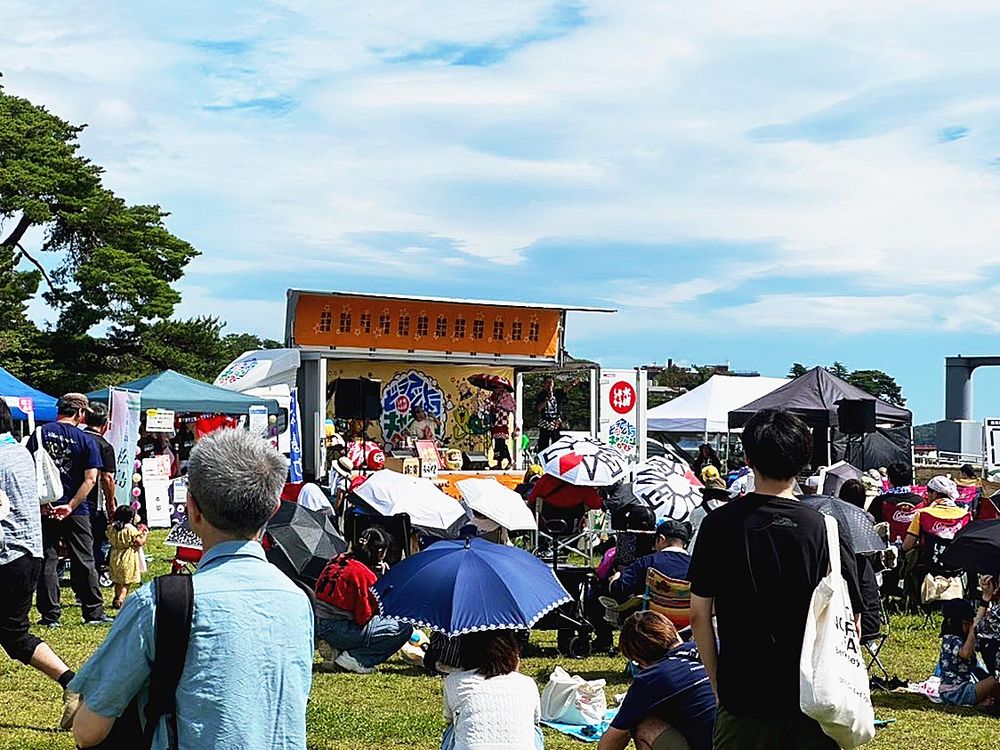 車両は機材運搬とステージの二役で使用した