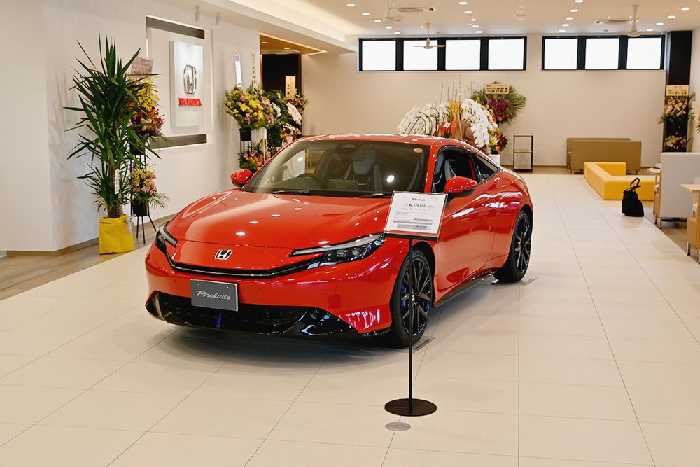 ショールームには防滑性床材を採用