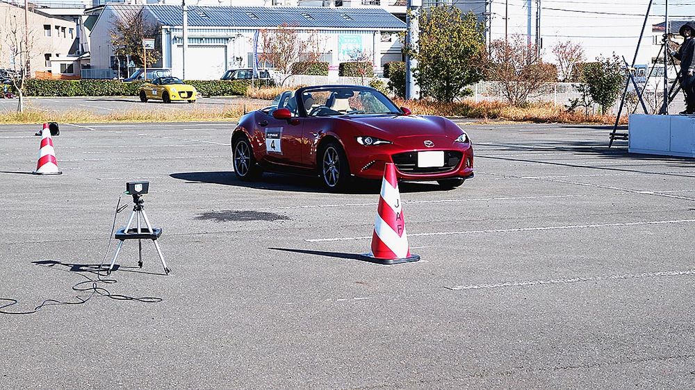 より正確にコースを走行しタイムを競うオートテスト