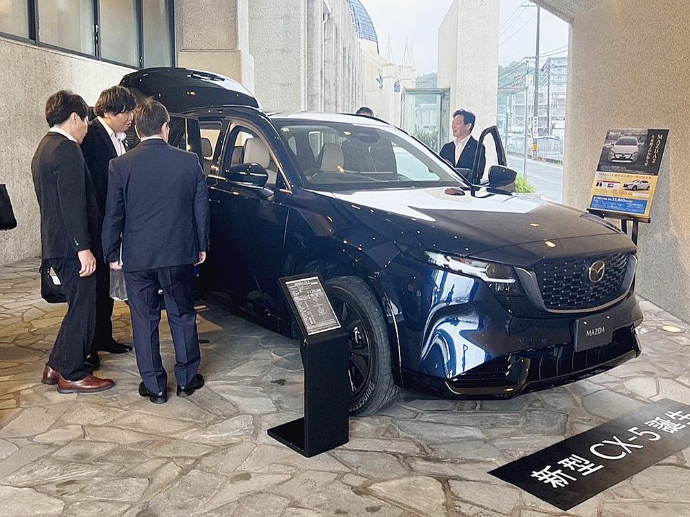 取引先企業を招いた特別内見会
