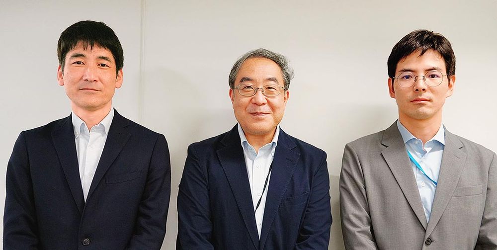 人事院人材局の澤田晃一企画課長（中央）、平野貴也課長補佐（右）、弓田陽介主任人事交流企画官