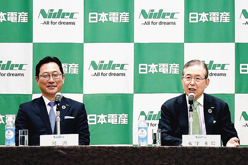 日産自動車ナンバー3だった関氏（左）を迎え入れるほど車載事業の成長に期待していた