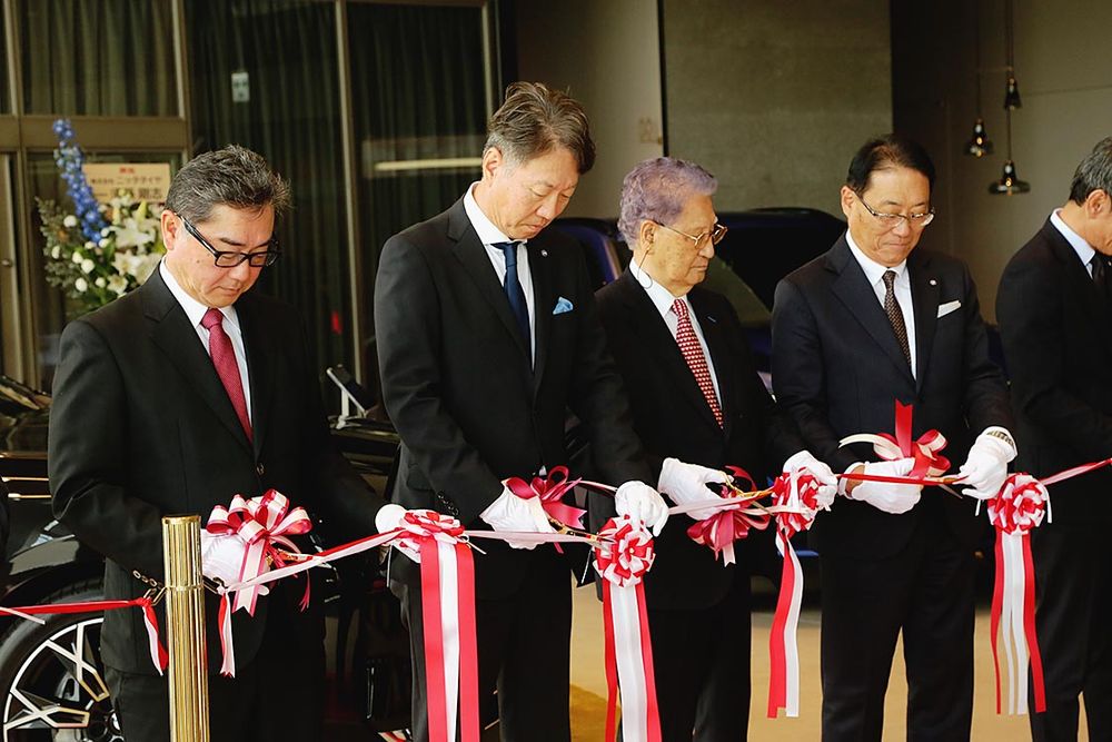 オープンセレモニーには加藤社長（写真左）らが出席