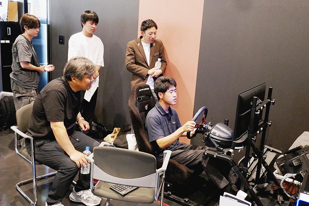 ドライビングシミュレーターを使用し、ドライビングチェックも行った