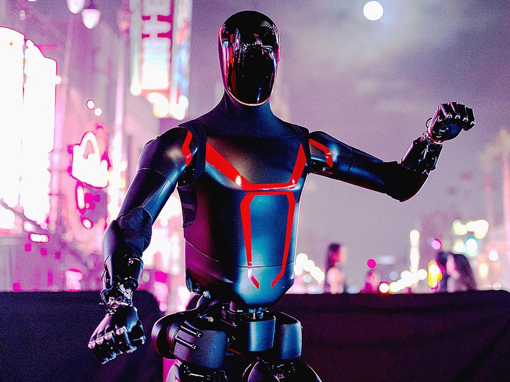 ヒト型ロボット「オプティマス」
