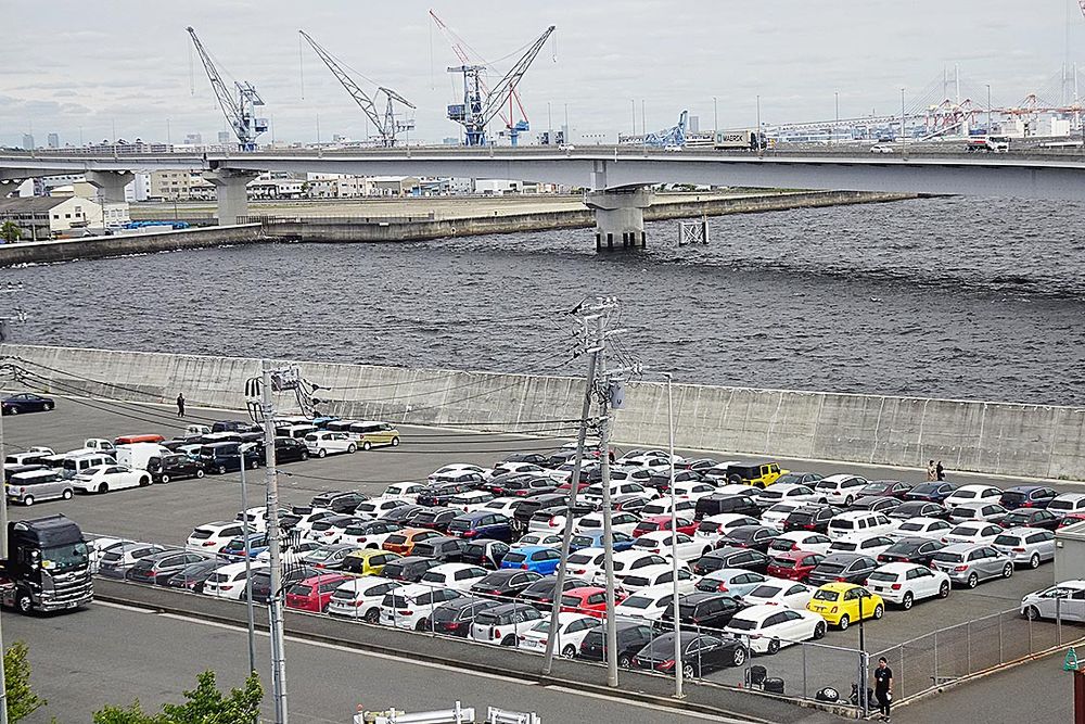 中東には多数の日本車が輸出されている
