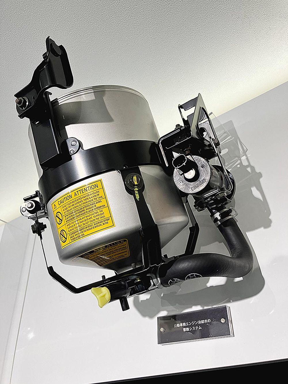 自動車用エンジン冷却水（クーラント）の蓄熱システムとヒーテッドウォッシャー用真空断熱容器㊦