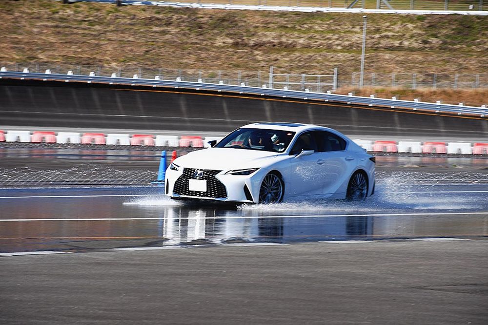 モビリタのコースでドライビングスキルを高めた