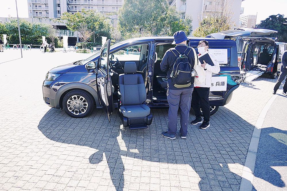 福祉車両の外部展示は珍しい取り組み(ホンダカーズ兵庫)