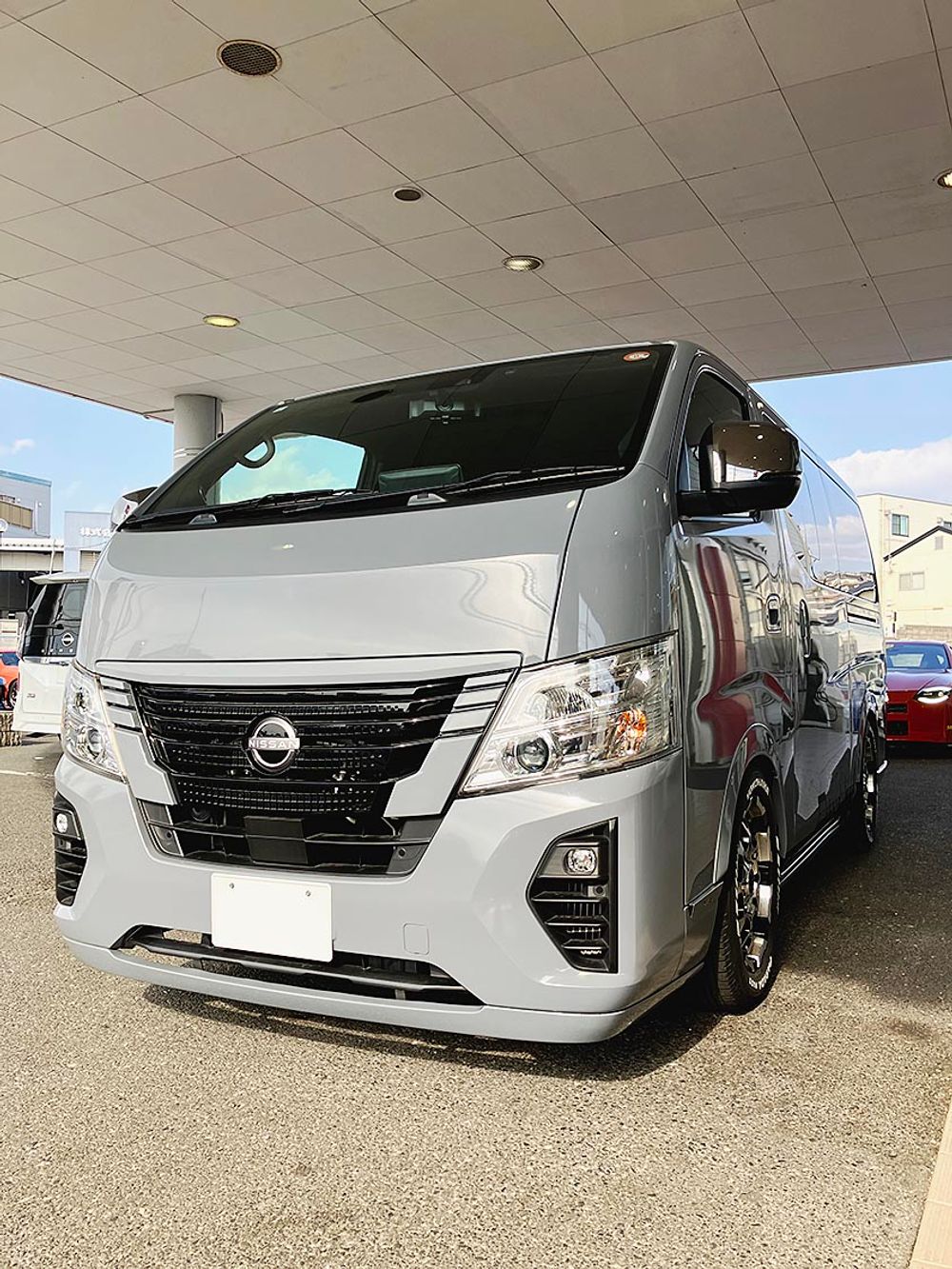 １０年以上前からオリジナルカスタマイズカーの販売を手掛ける日産プリンス兵庫（俺のキャラバン）
