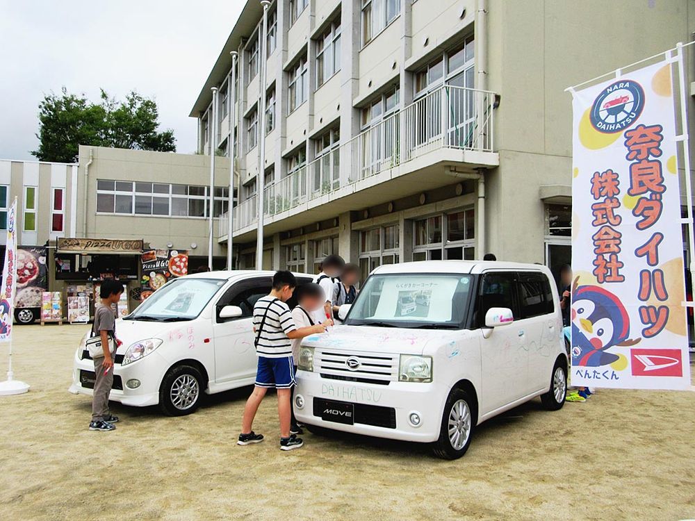 屋外ブースにはのぼりを立てて認知度向上を図った