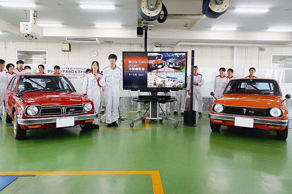 ホンダ学園の学生がレストアした２台の初代シビック