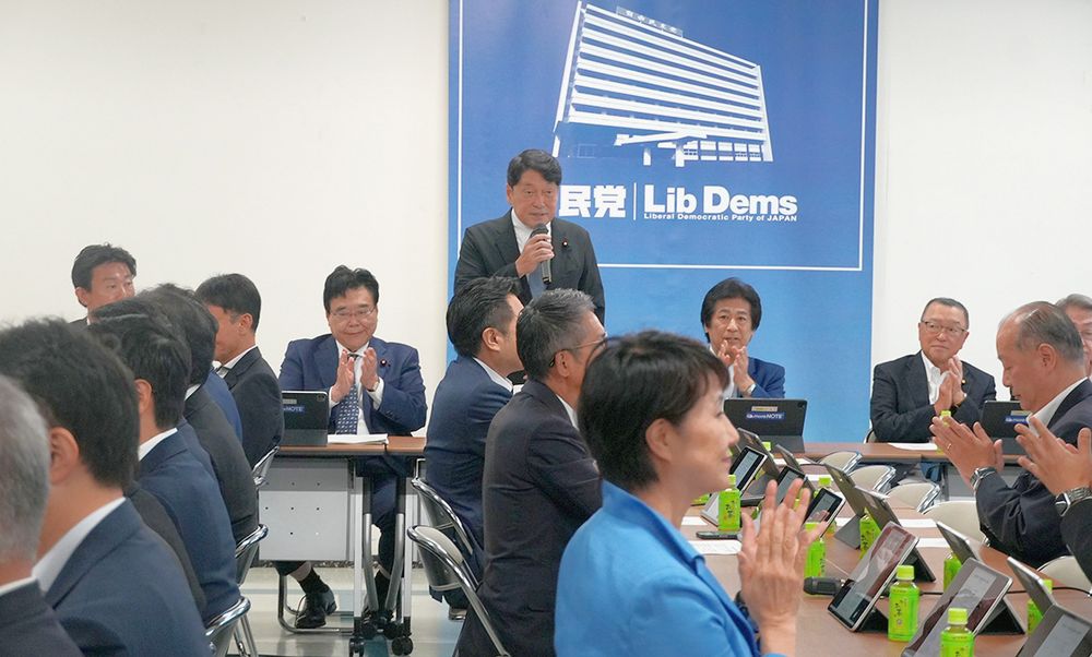 社会保障制度調査会との合同会議で挨拶する小野寺五典・税制調査会長（9月11日、自民党）
