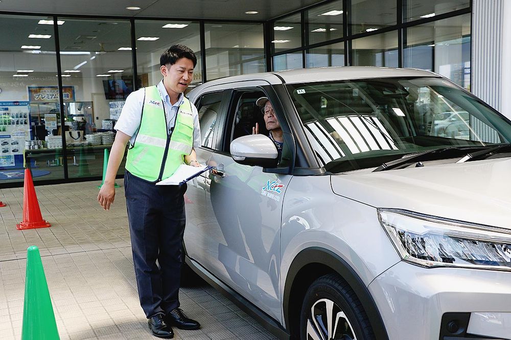 運転席からの死角を確認
