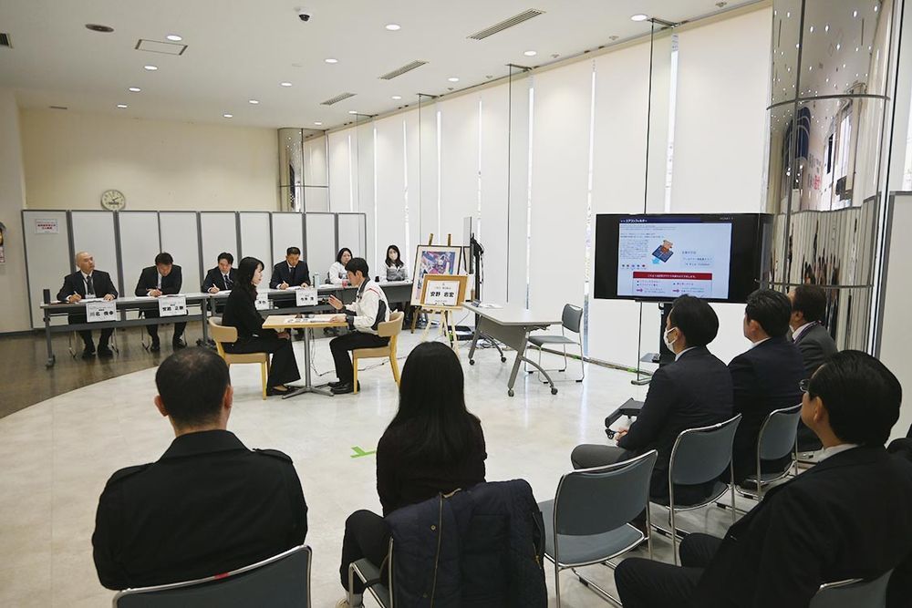 来店客の対応も問われた
