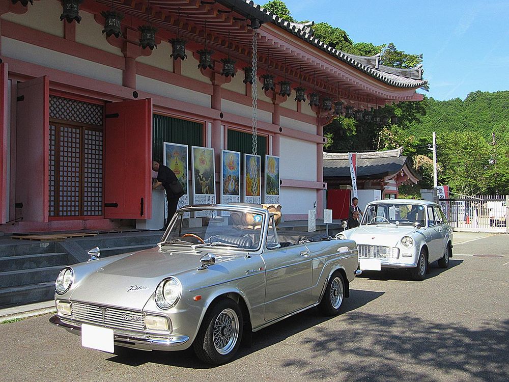 境内に展示したパブリカとパブリカコンバーティブル
