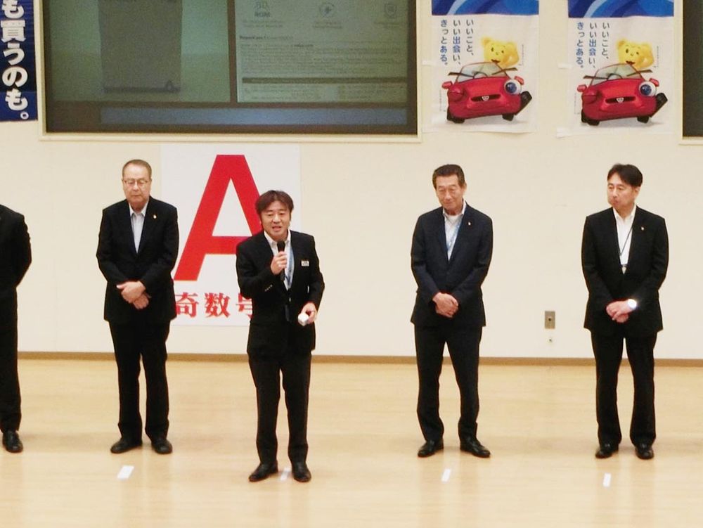 JU新潟の会長・理事長が海津氏から吉沢氏へ交代（写真は記念AAの模様）