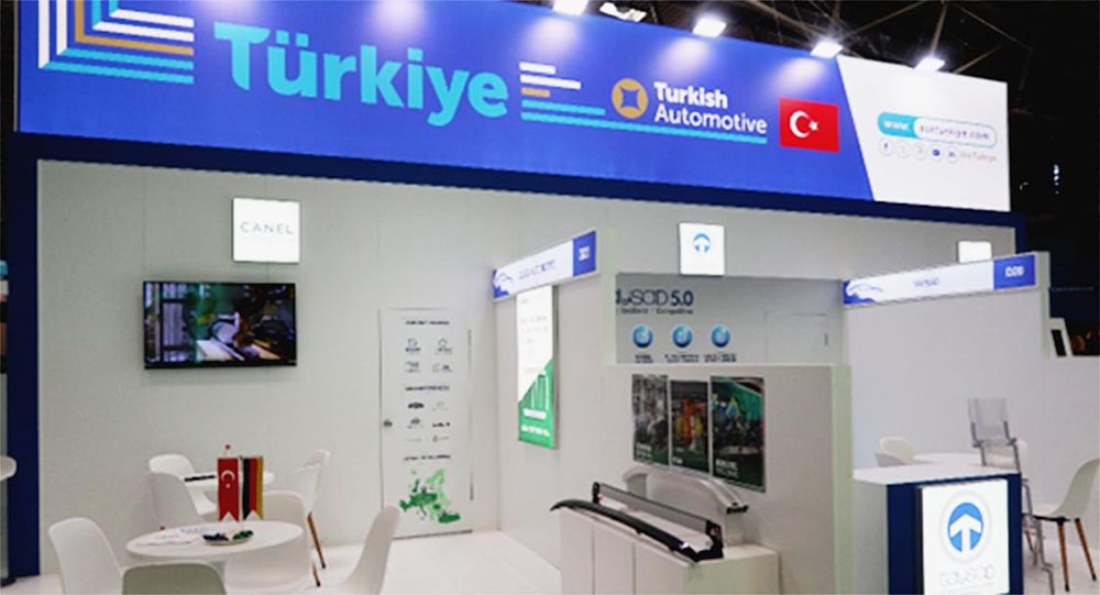（写真２）２０２５年９月ドイツＩＡＡモビリティ・ショーでの「トルコ自動車業界」のブース。積極的にインターナショナルの自動車ショーにも参加している
