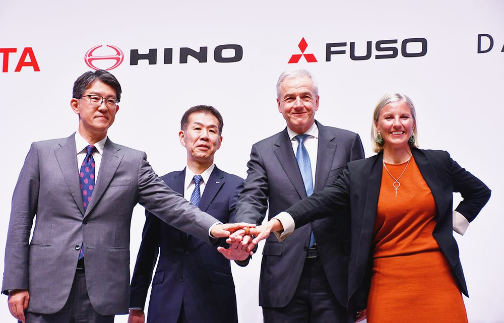 トヨタ・日野、ダイムラー・三菱ふそうによる会見（25年6月）