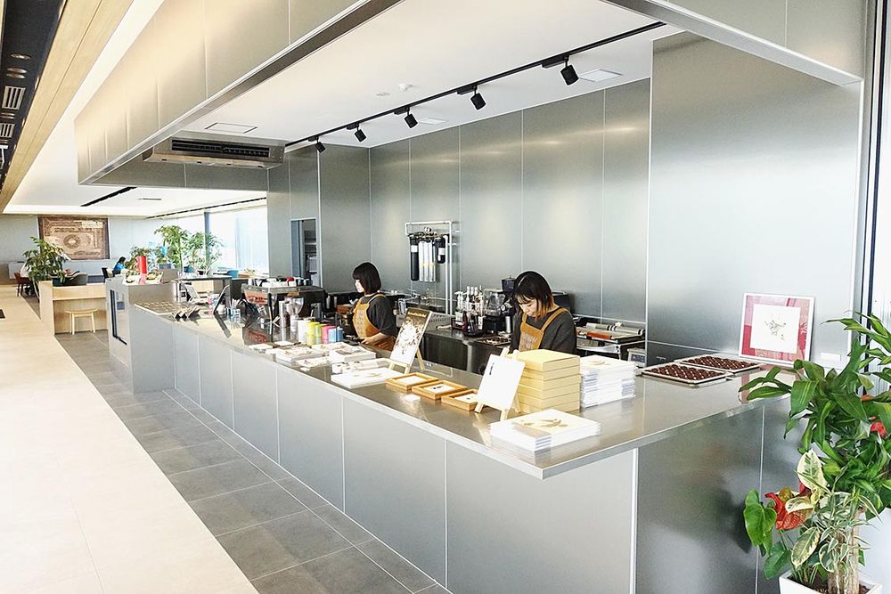 ショールームの一角にはカフェが入る