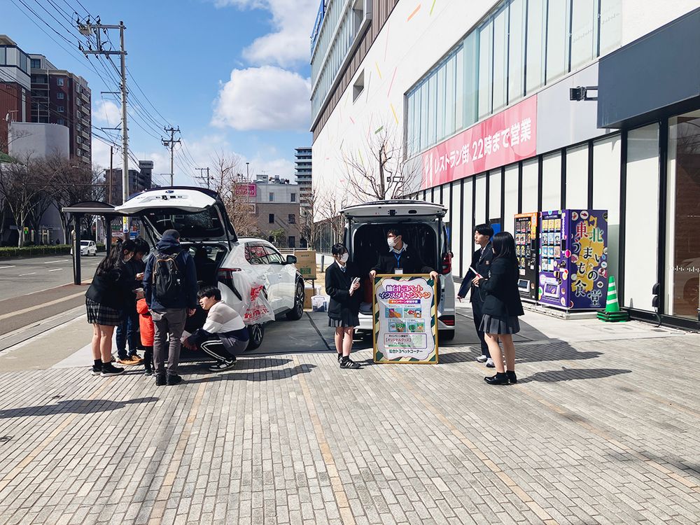 防災啓発イベントに参加した仙台トヨペットは高校生とともに電動車の給電機能をアピール